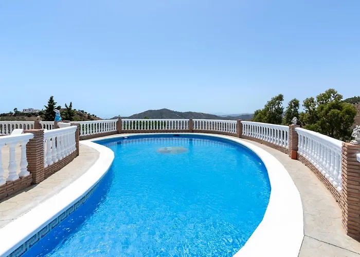 Acogedora Villa Con Piscina, Barbacoa, Chimenea Y Vistas A La Sierra